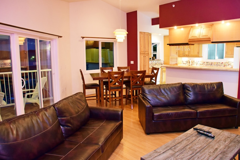 Longliner Lodge and Suites 26/41