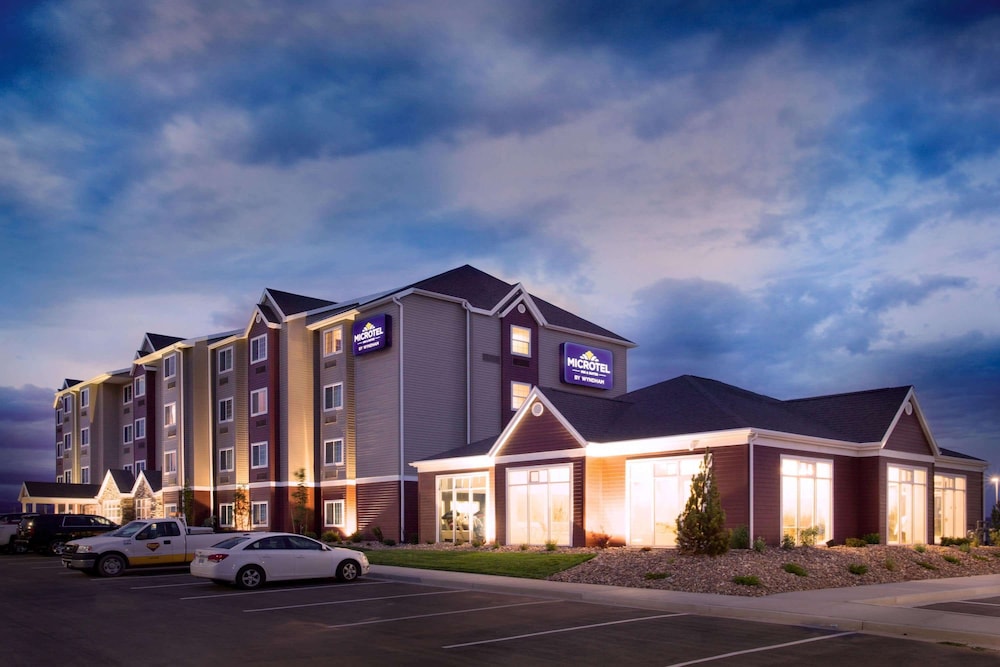 Microtel Inn and Suites By Wyndham Naples Vernal 3/50