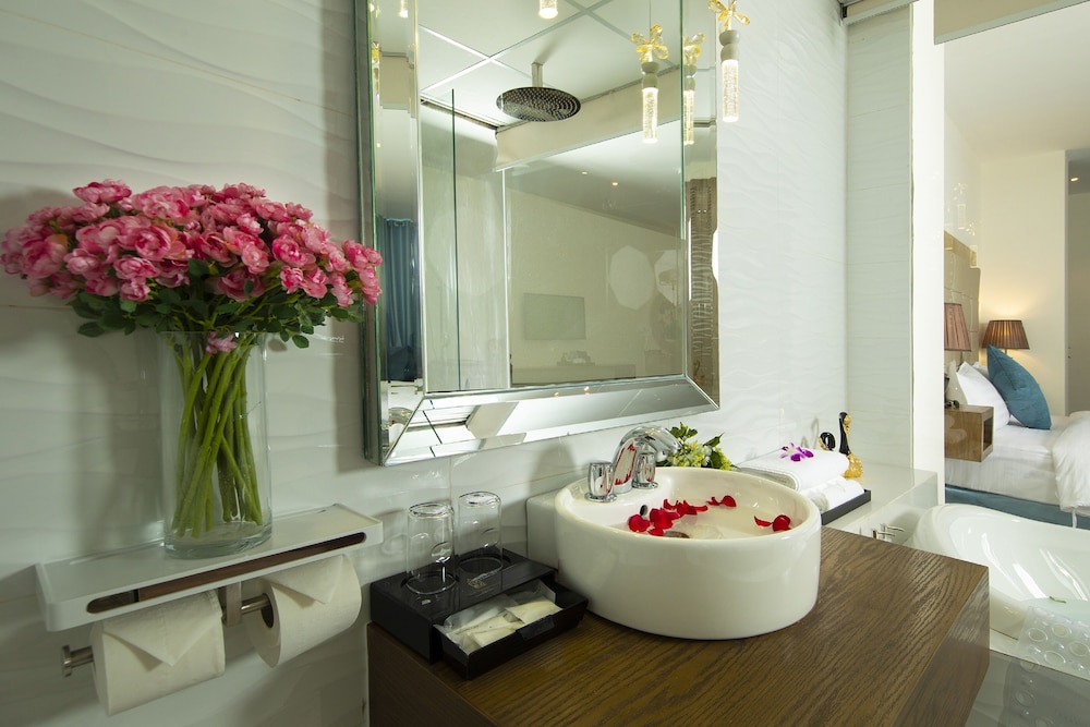 Blue Diamond Luxury Hotel 72/72