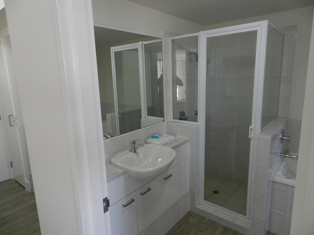 Neptune Resort 24/80