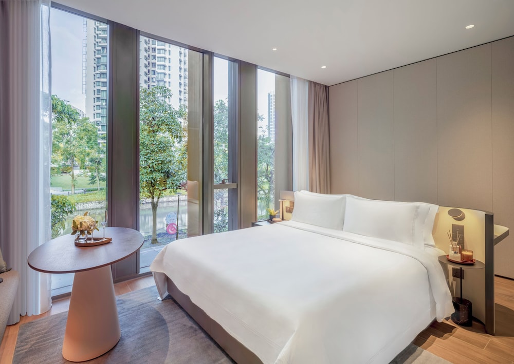 PREMIER, STUDIO, RIVER VIEW, PREMIER LOUNGE ACCESS