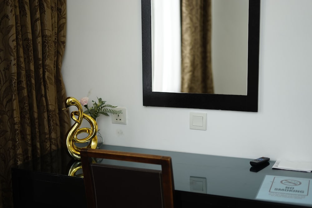 Swan Garden Hotel 10/63