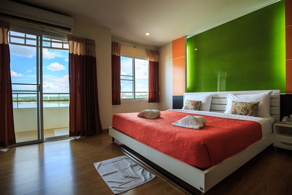 DELUXE, DOUBLE BED