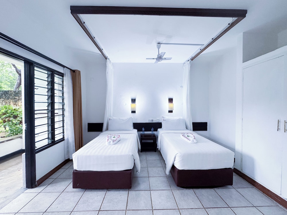 Milele Beach Hotel 10/50