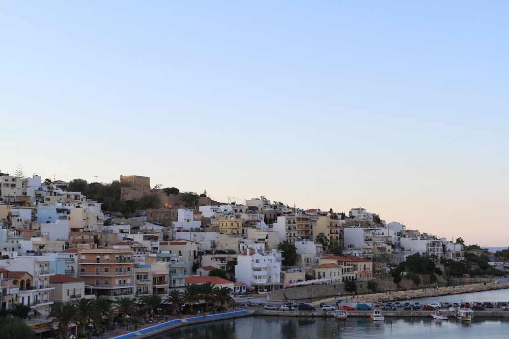 Itanos Hotel 22/25