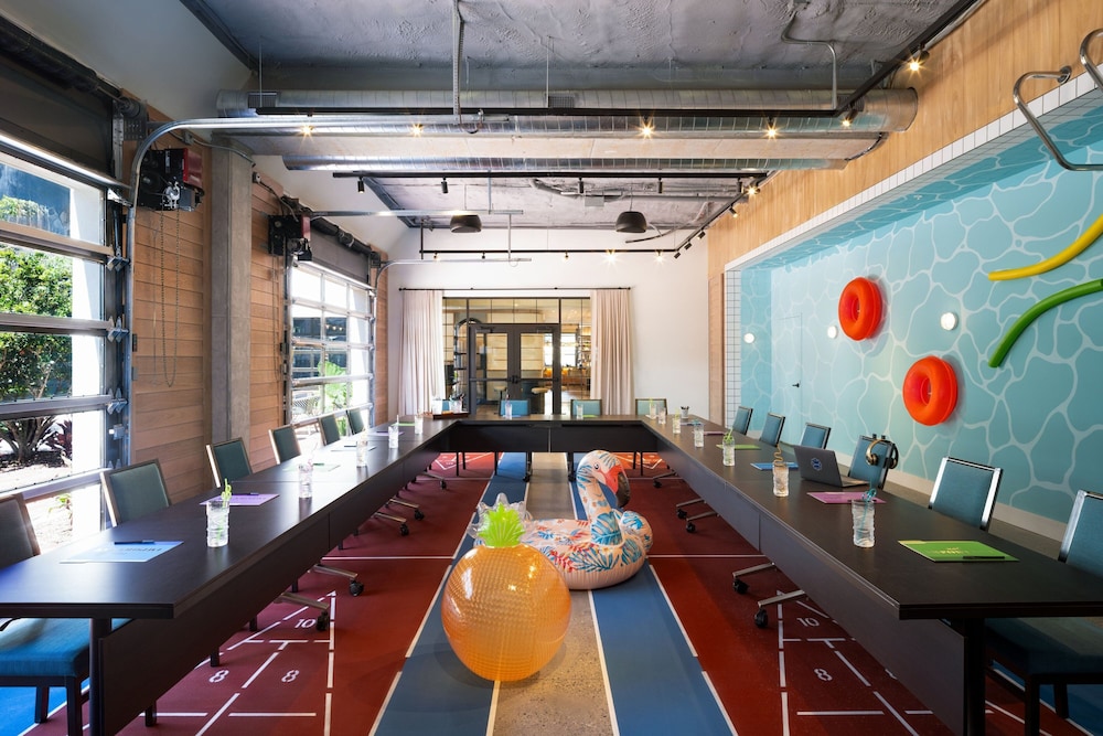 Moxy St Petersburg Downtown 29/37