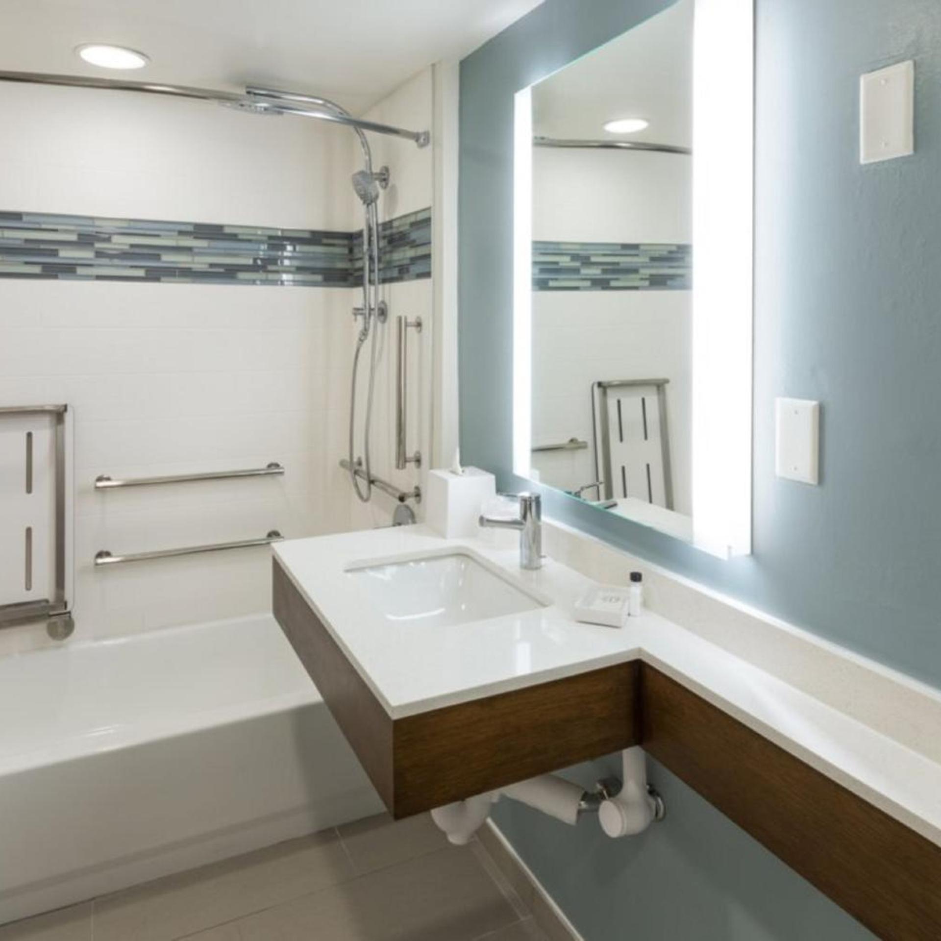 غرفة قياسية بسريرين كوين بحوض استحمام، EVEN Hotel Chicago Tinley Park-Conv Ctr, an IHG Hotel 5/9