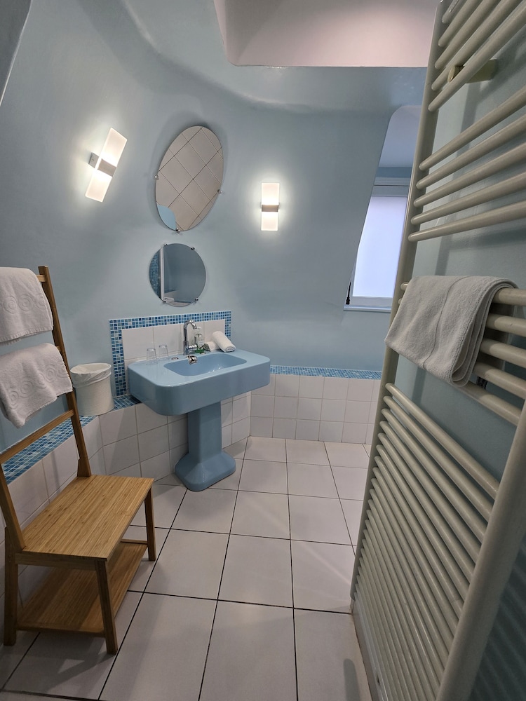 Castel Bayeux Guesthouse 21/50