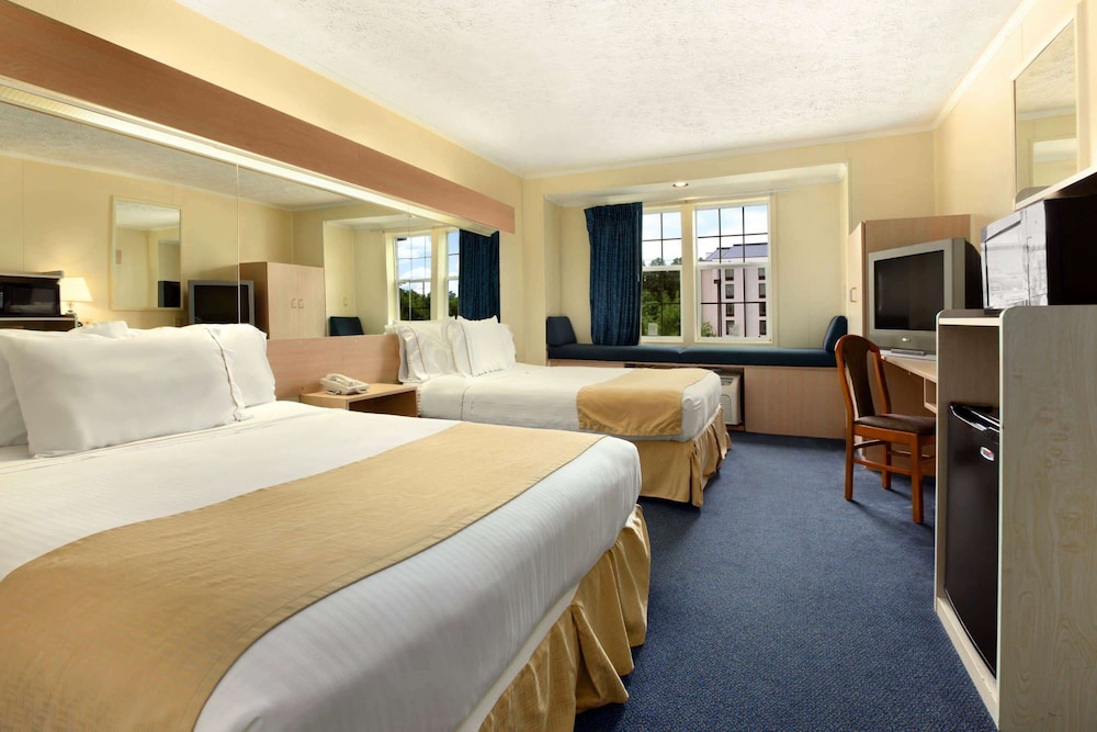 Microtel Inn & Suites by Wyndham Columbia/Fort Jackson N 18/37