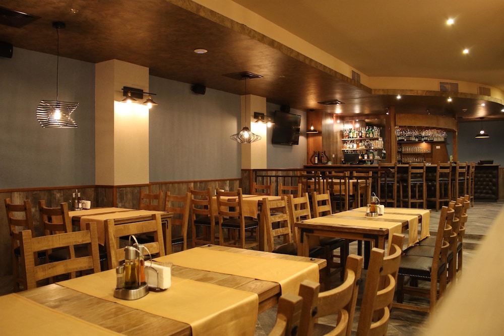 restaurant cafeteria