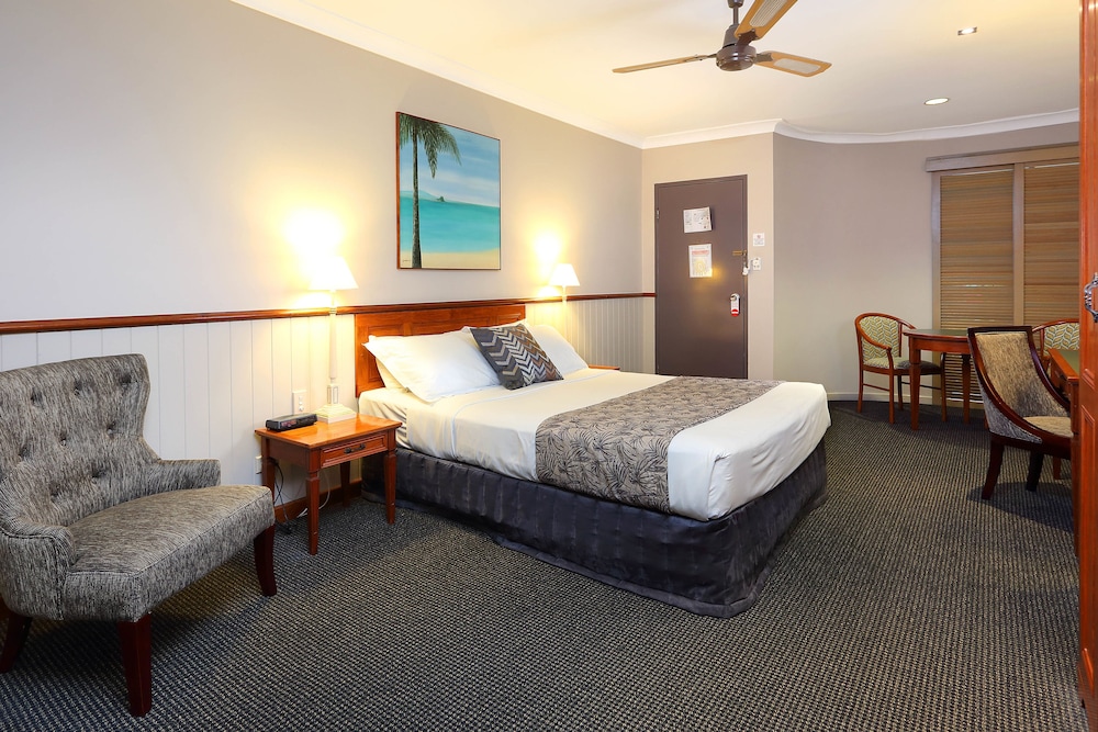 DELUXE, QUEEN BED