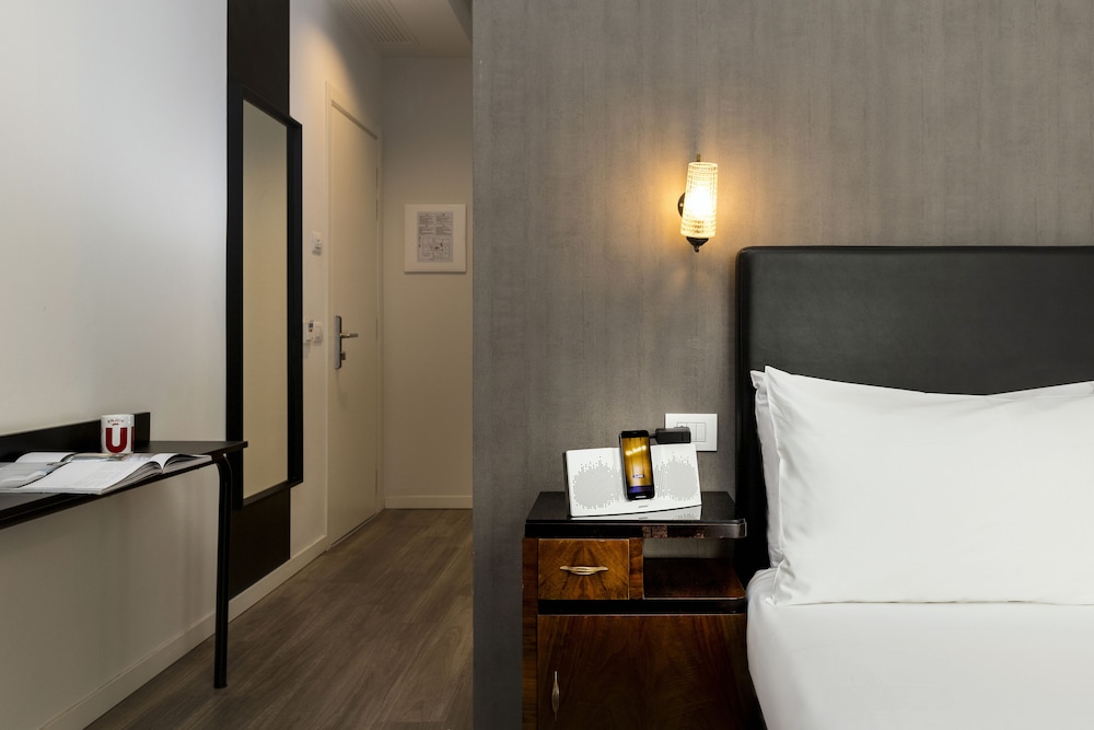 Up Hotel 27/67