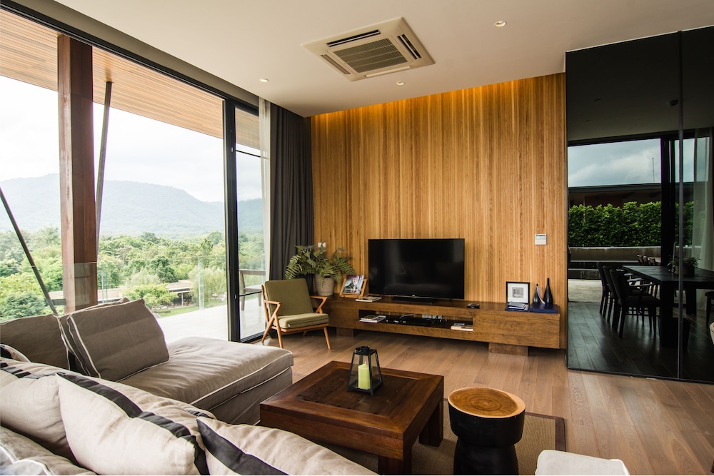 Atta Lakeside Resort Suite 64/81