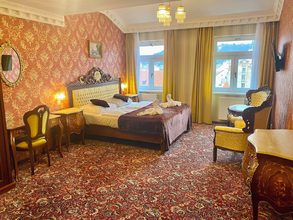 1 BEDROOM, ROYAL, TRIPLE, CITY VIEW
