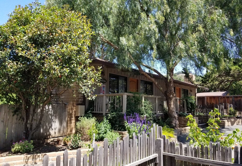 Carmel Valley Lodge And Resort 2/50
