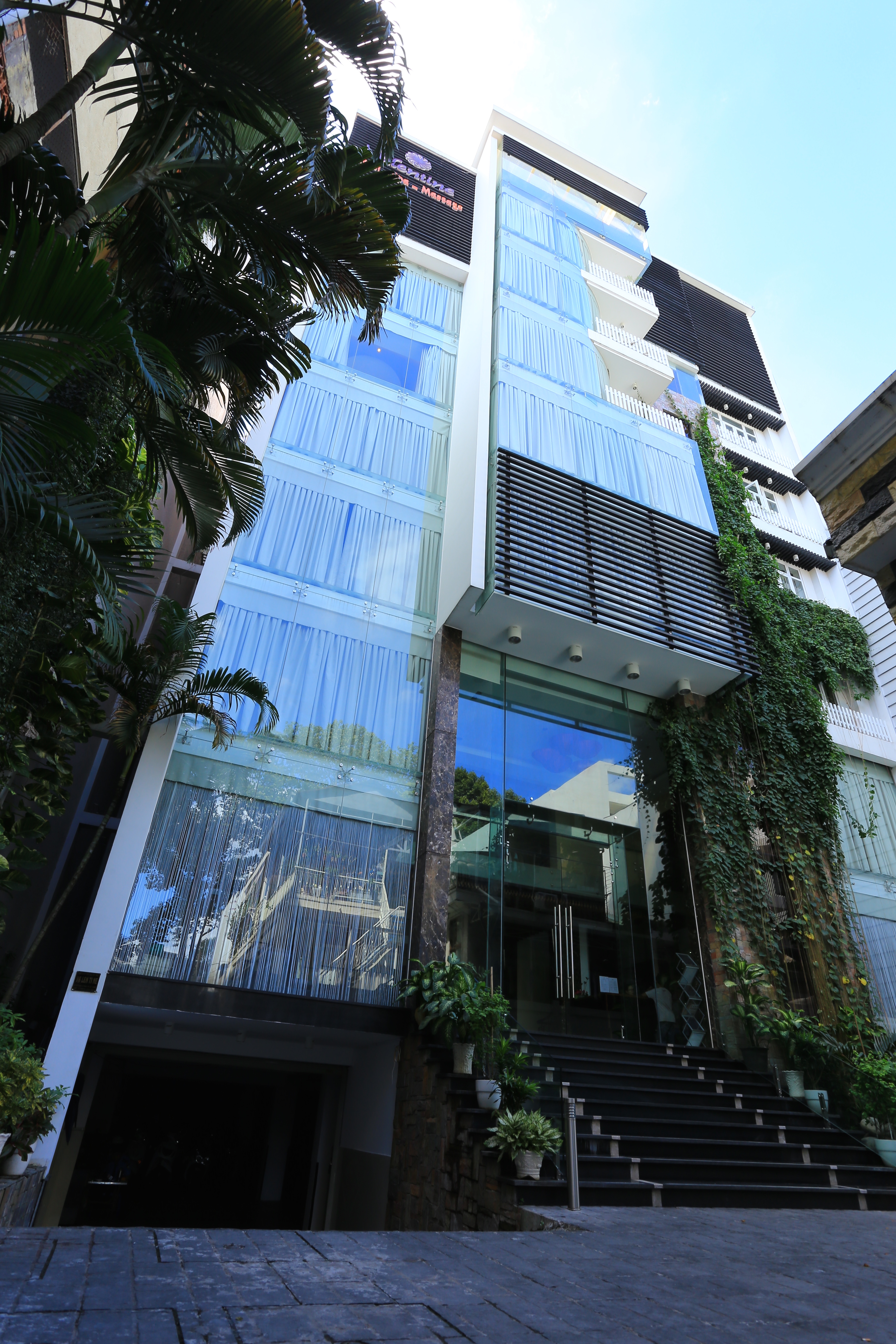 Valentine Hotel 2/36