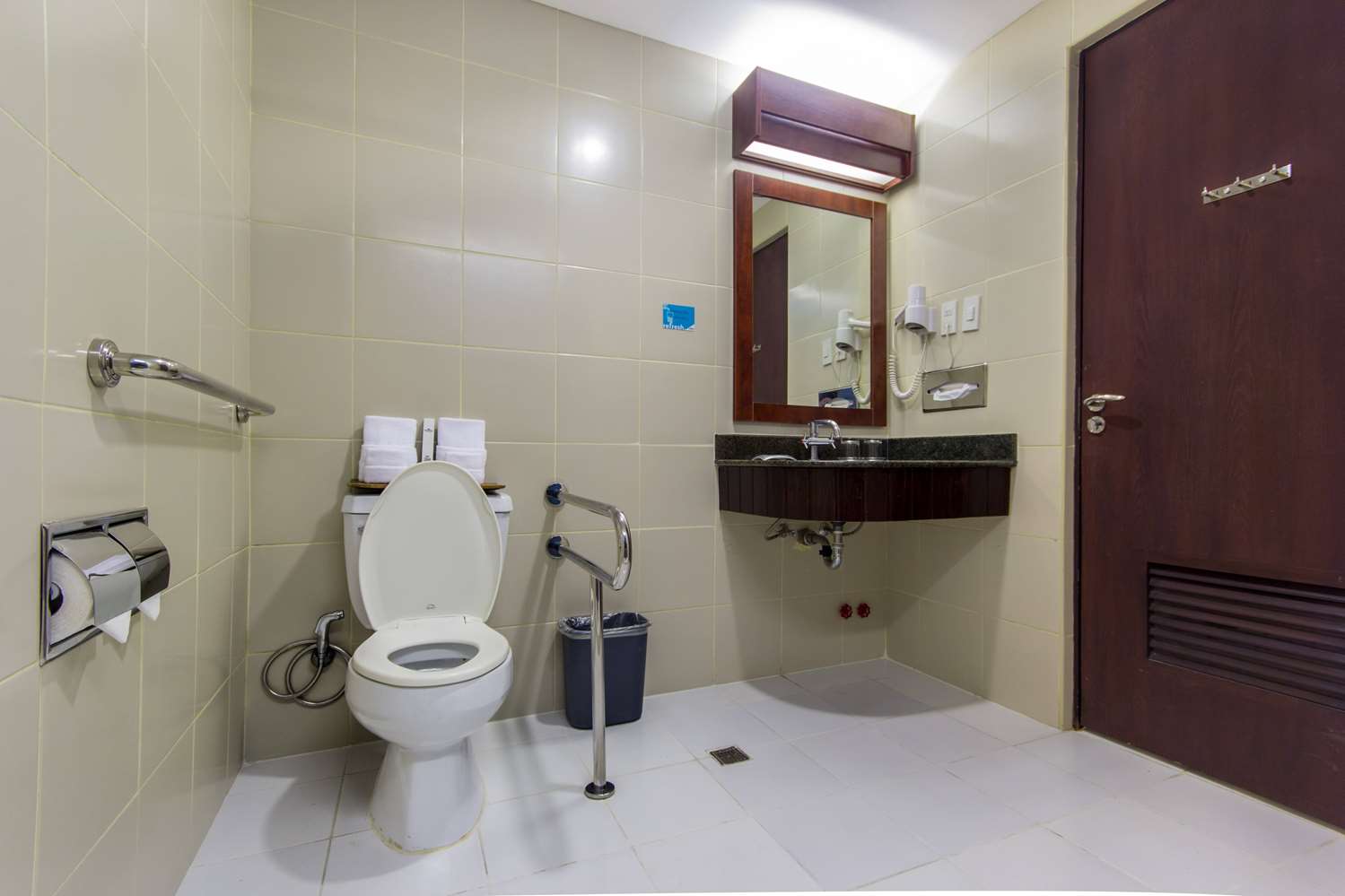 Microtel by Wyndham Mall of Asia 42/44