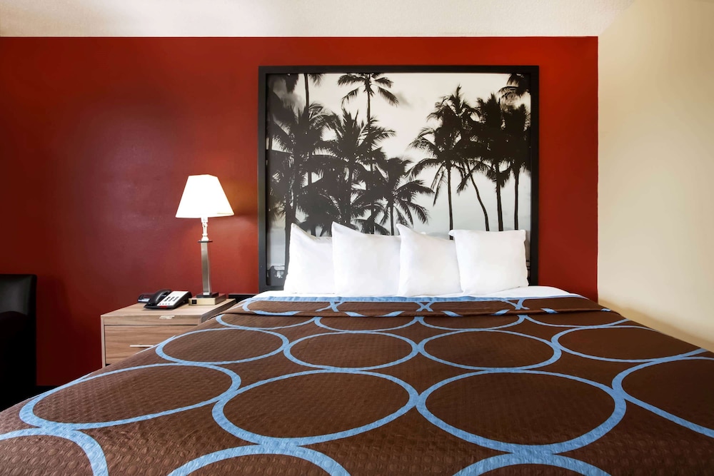 Super 8 by Wyndham Chester/Richmond Area 8/21