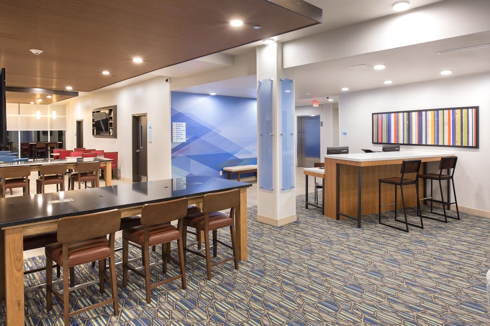 HOLIDAY INN EXPRESS & SUITES RAPID CITY - RUSHMORE SOUTH 45/50
