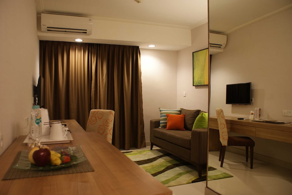 Grand Tropic Suites Jakarta 37/64