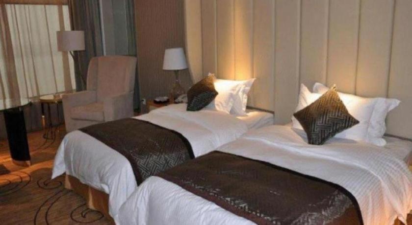 Xinhua Jianguo Hotel 10/48