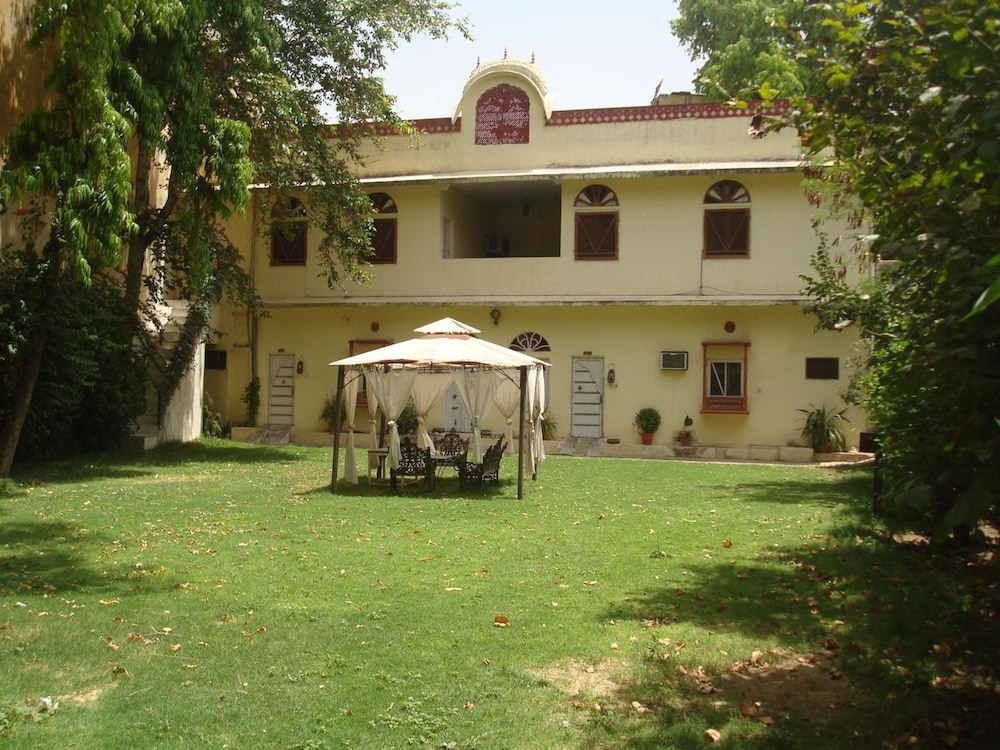 Bissau Palace 47/50