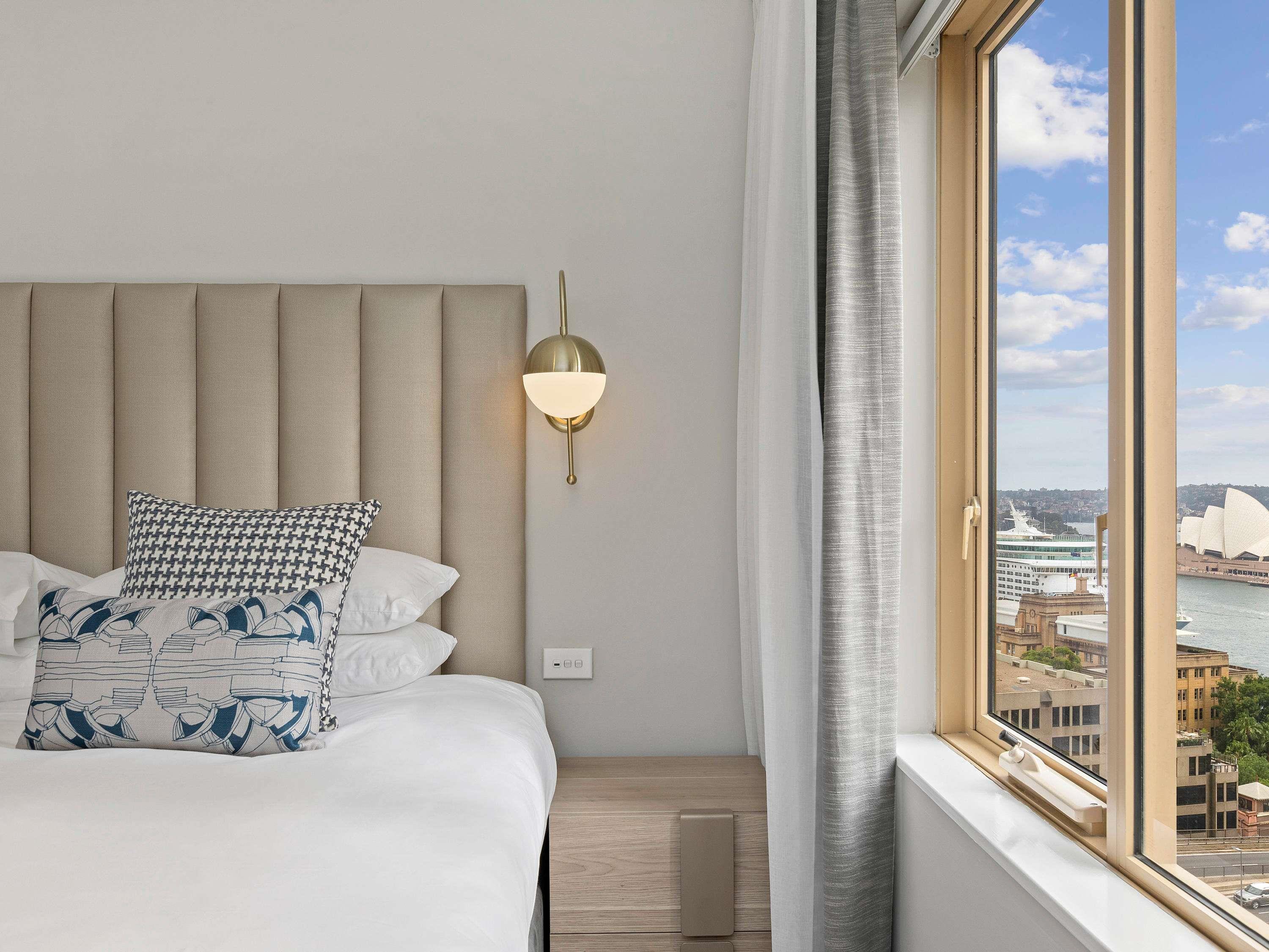 DELUXE, APARTMENT, KING BED, HARBOUR VIEW