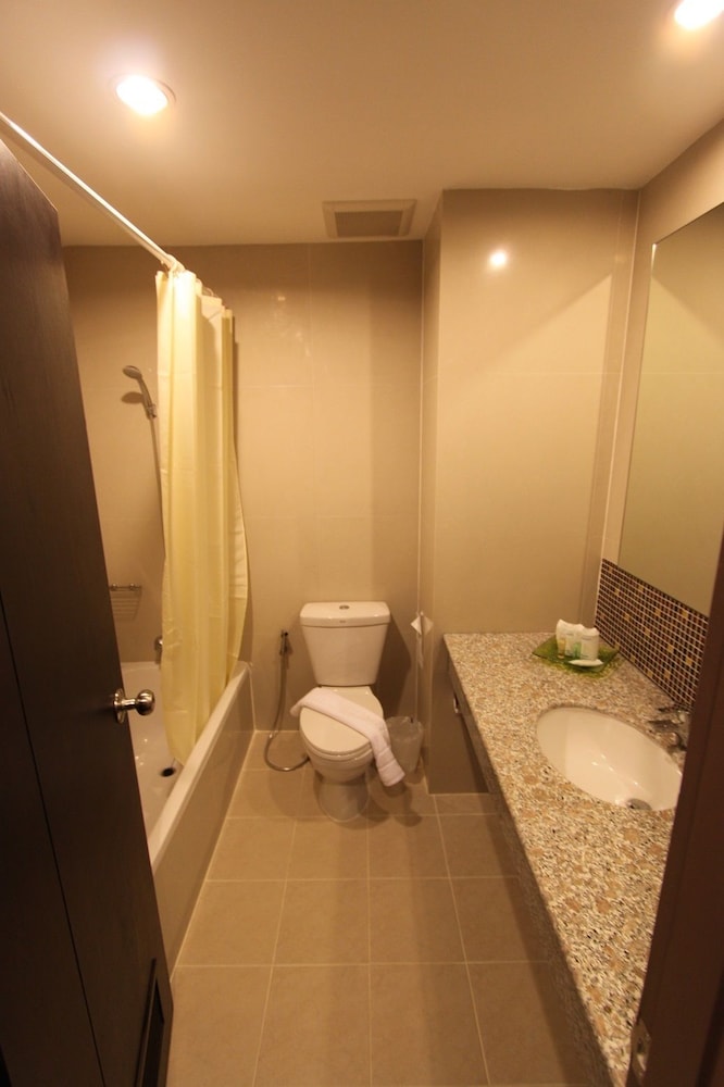 S Tara Grand Hotel 43/44