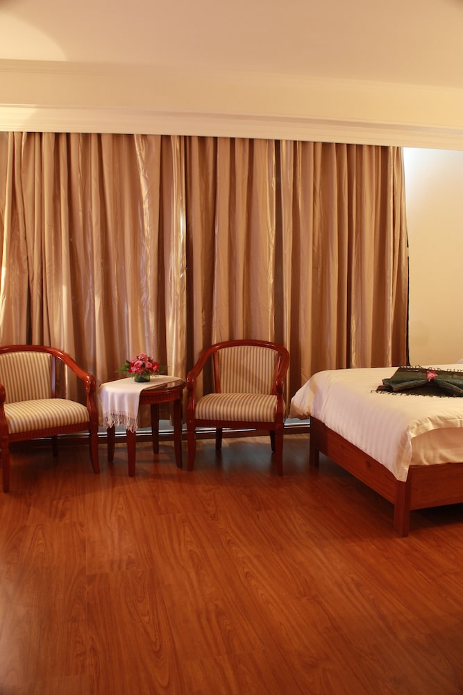 Lux Riverside Hotel & Apartment 18/99