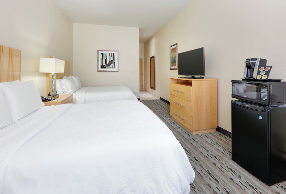 جناح بسريرين كوين مع أريكة لذوي الإعاقة، Holiday Inn Express Suites San Antonio Brooks City Base 2/4