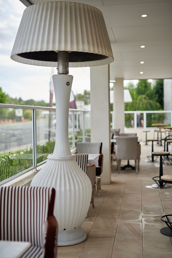 International Hotel Wagga Wagga 49/66