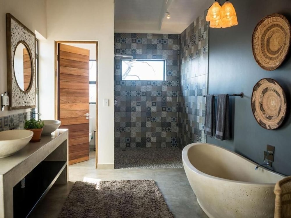 Safari Moon Luxury Bush Lodge 48/50