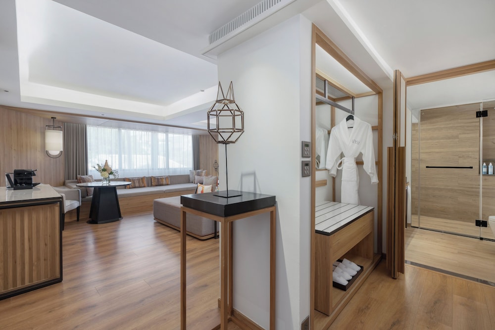 The Level, Premium, Twin Beds, King Bed, Sofa