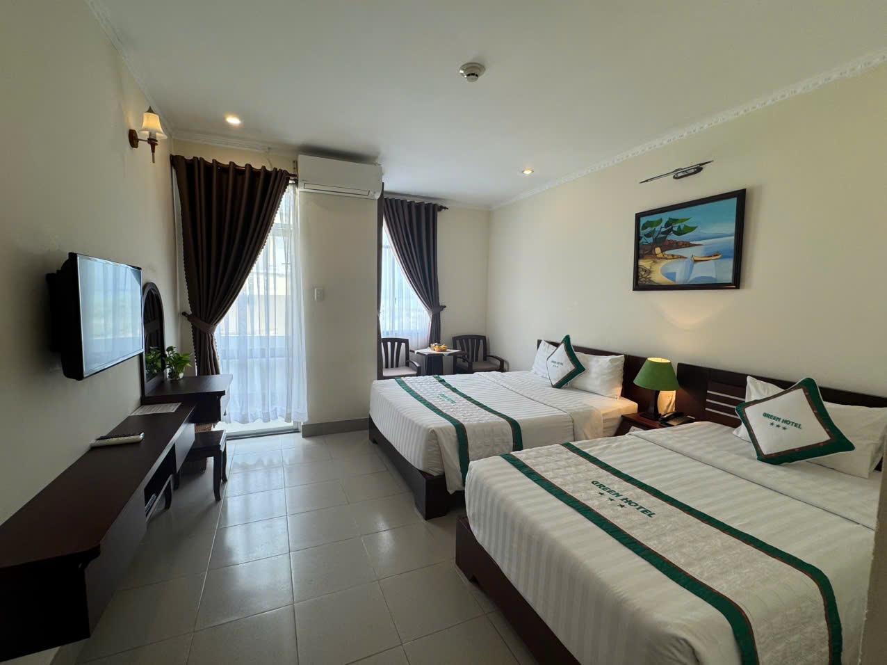 غرفة سوبيريور ثلاثية، Green Hotel 2/2