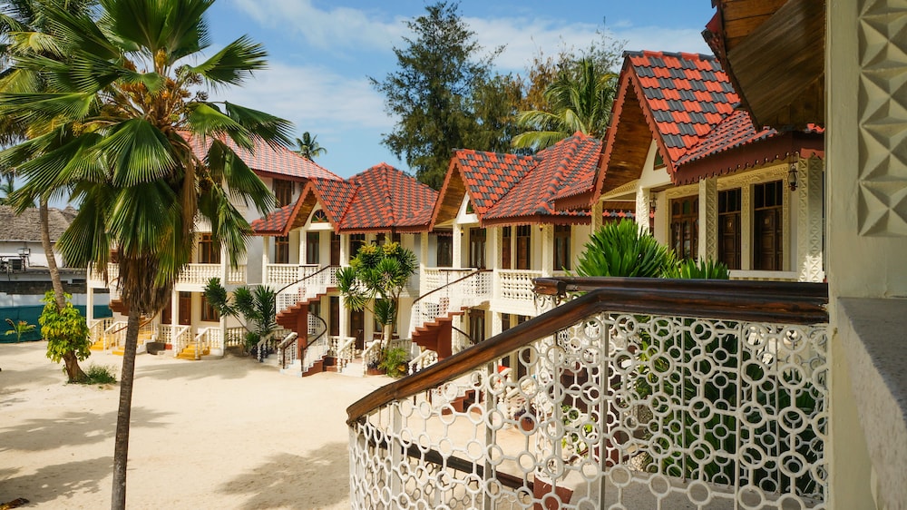 Smiles Beach Hotel 53/57