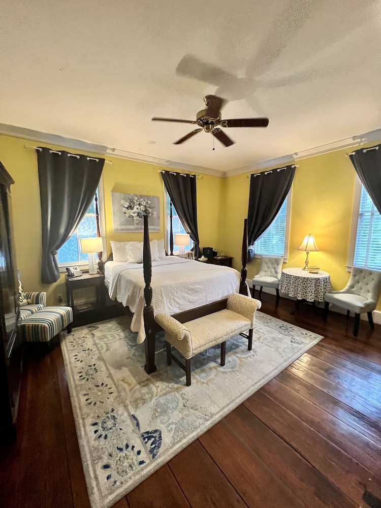 Barksdale House Inn 24/59