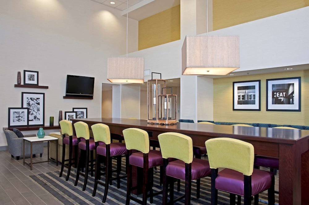 Hampton Inn Suites Bloomington Normal 13/48