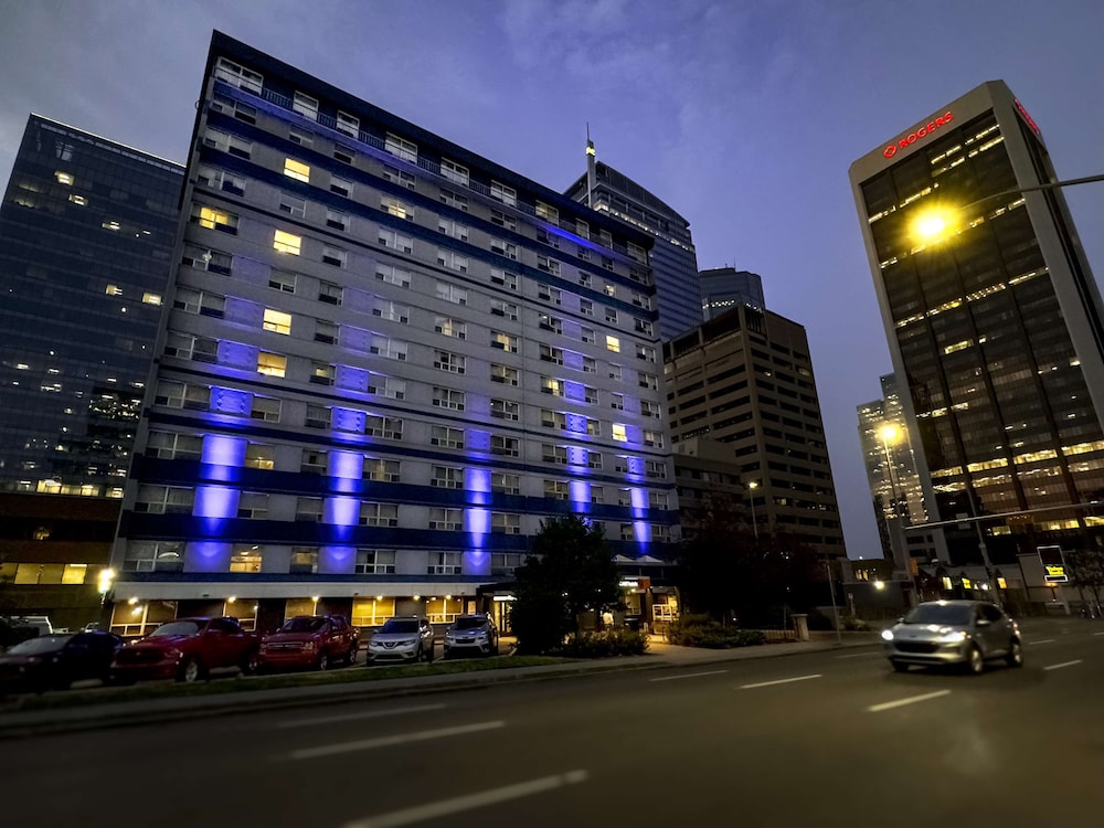 Coast Calgary Downtown Hotel and Suites by APA 3/61