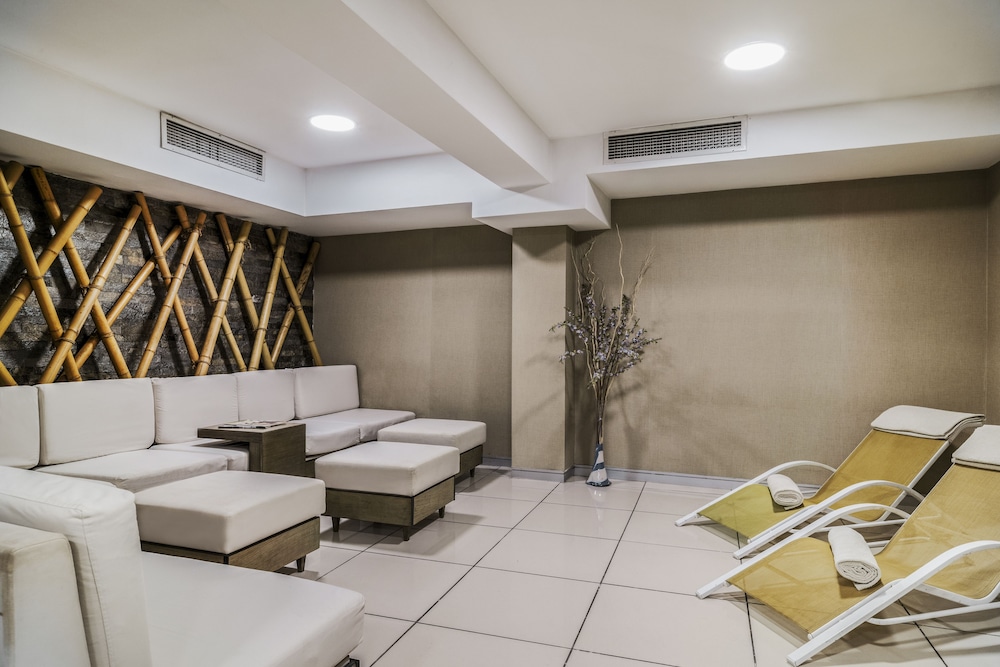 AHC Grand Bazaar Hotel 46/64