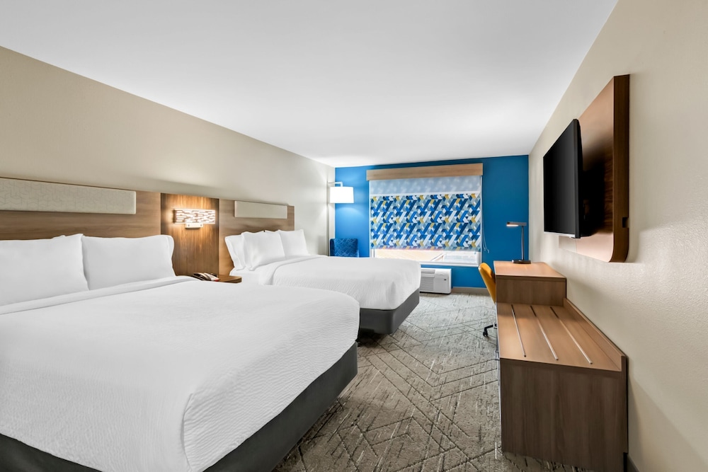 Suite, 2 Queen Beds, Living Area