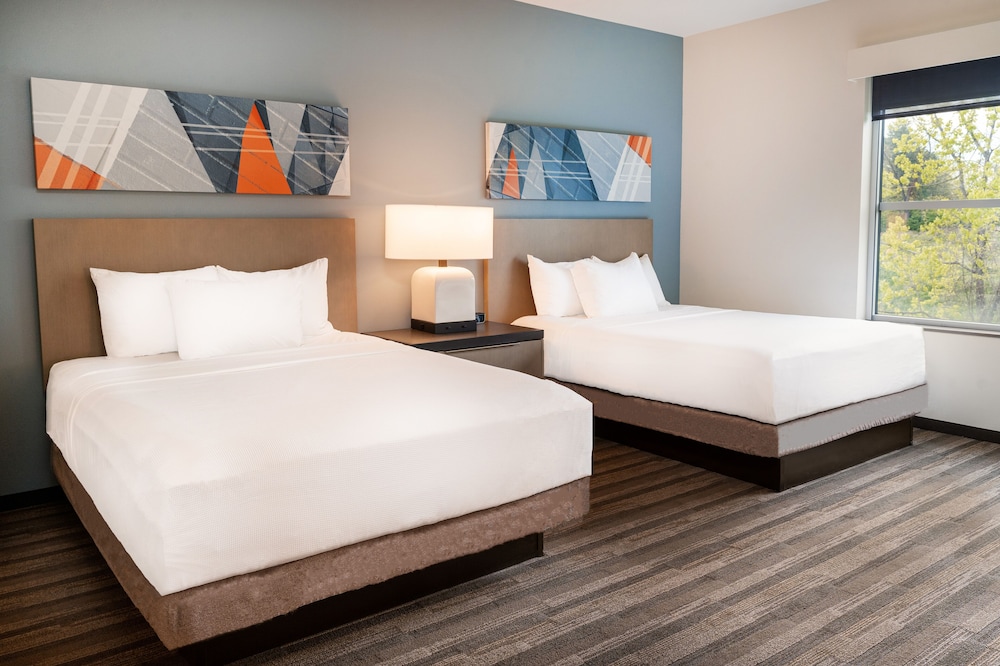 Hyatt House Nashville Airport 7/44