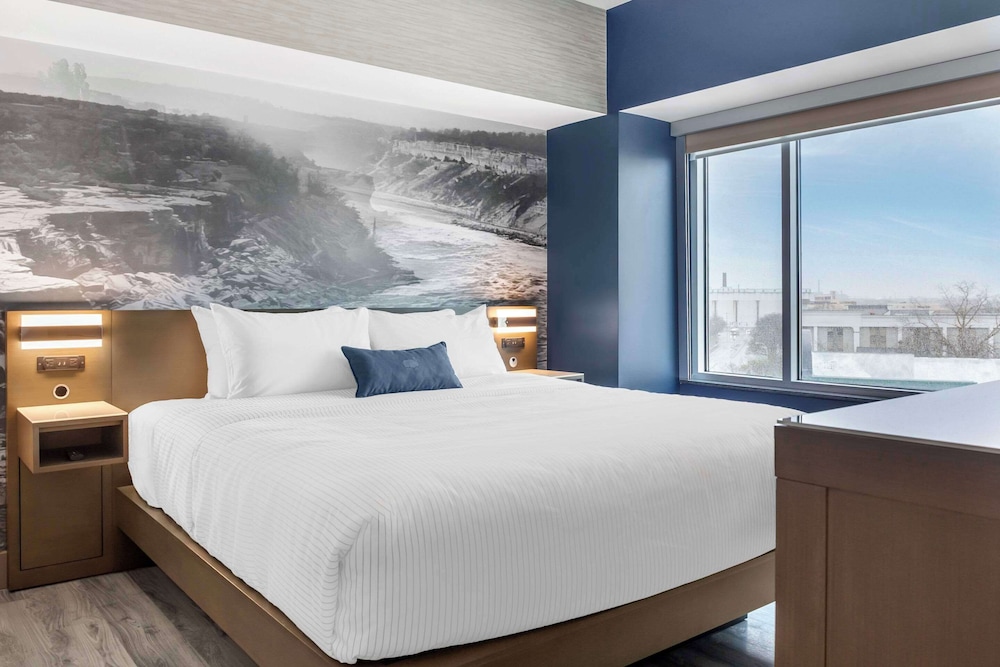 Suite, King Bed, Sofa