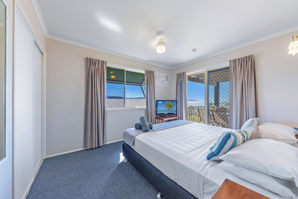 Airlie Apartments 23/78