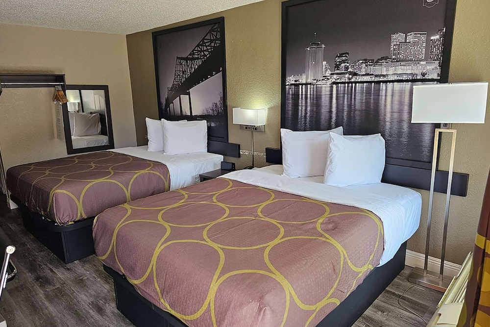DELUXE, 2 DOUBLE BEDS