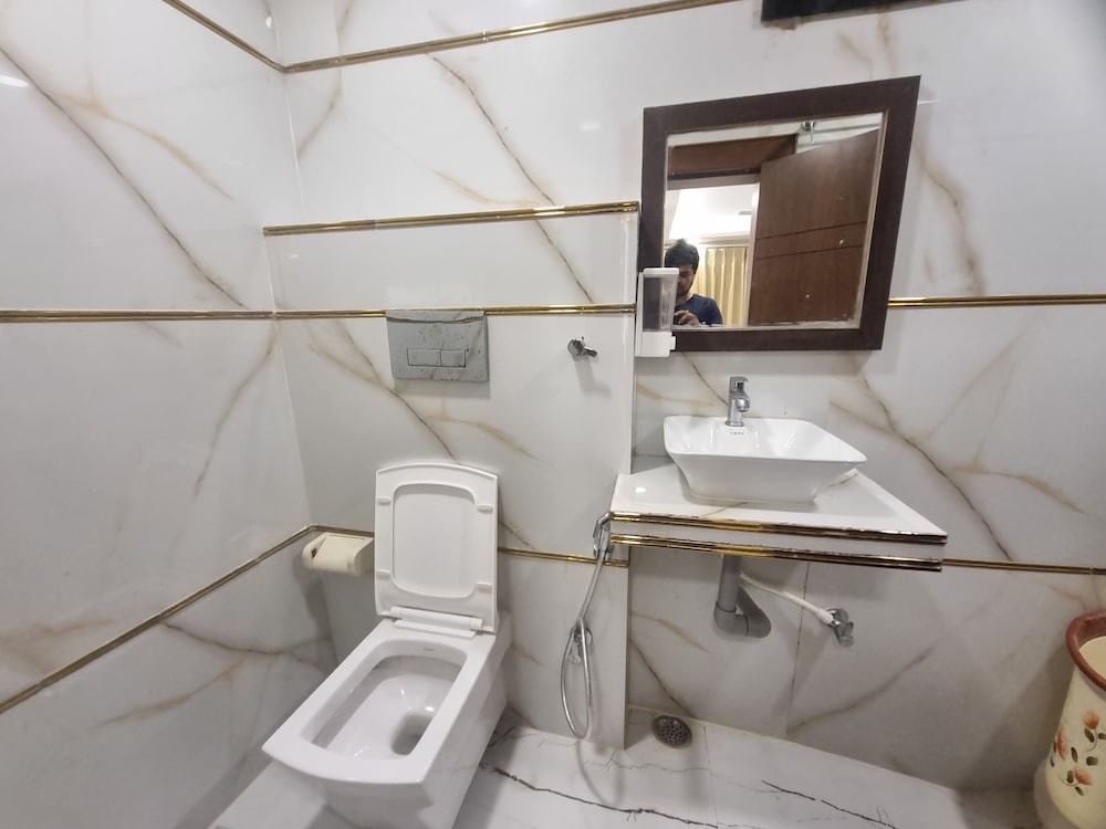Muskan Hotel 36/48