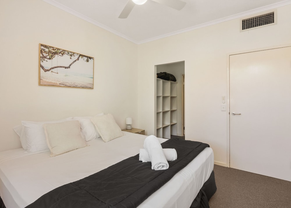 Swell Resort Burleigh Beach 30/50