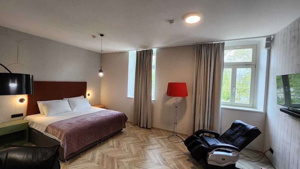 Hotel Amfiteatar 13/63