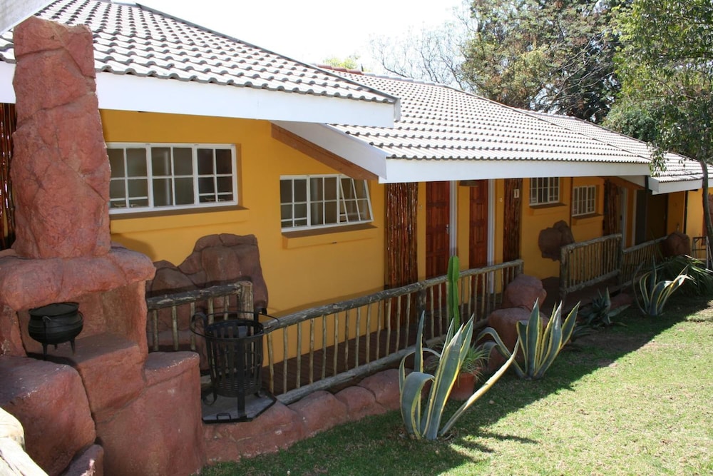 Flintstones Guest House Fourways 6/50