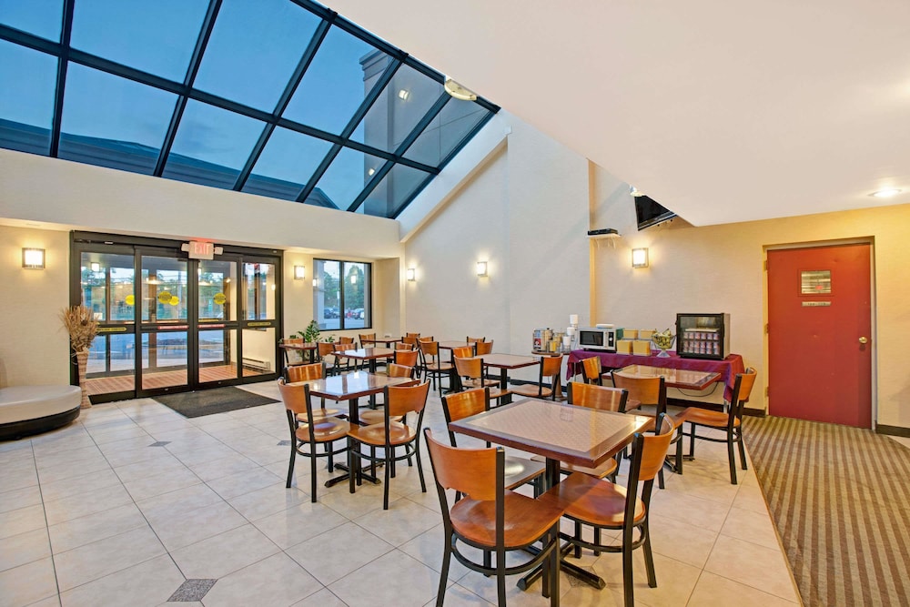 Days Inn By Wyndham Parsippany 20/23