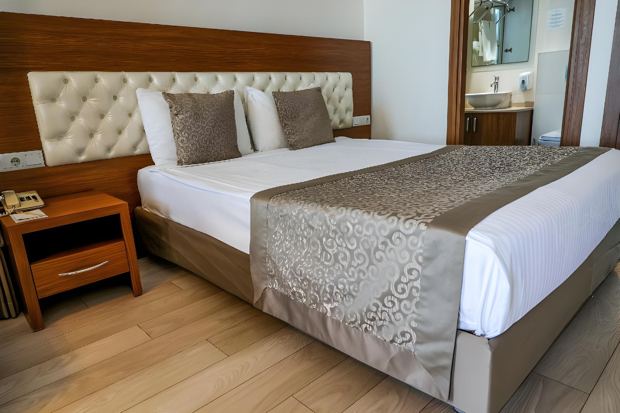 Standard, Double Bed, Land View